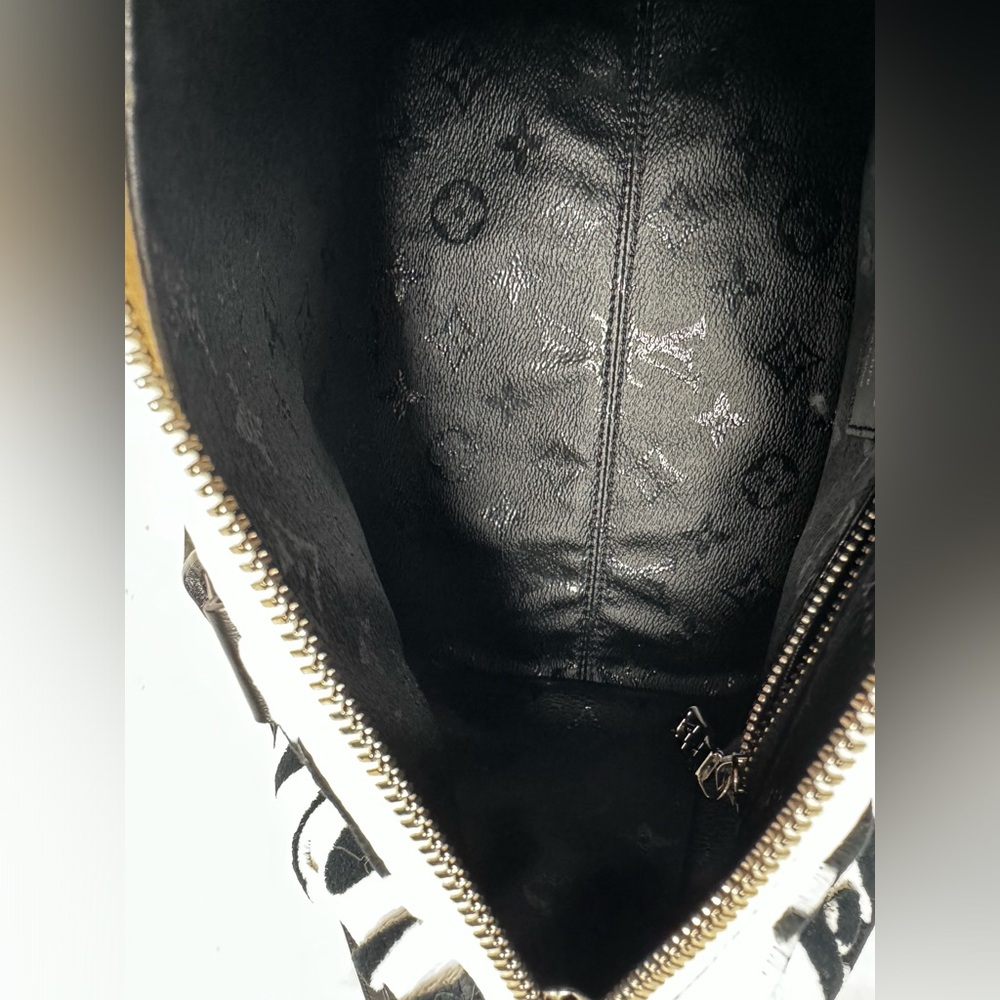 LV Speedy Bandouliere Urs Fischer Tufted Monogram Canvas 25 - Picture 5 of 15
